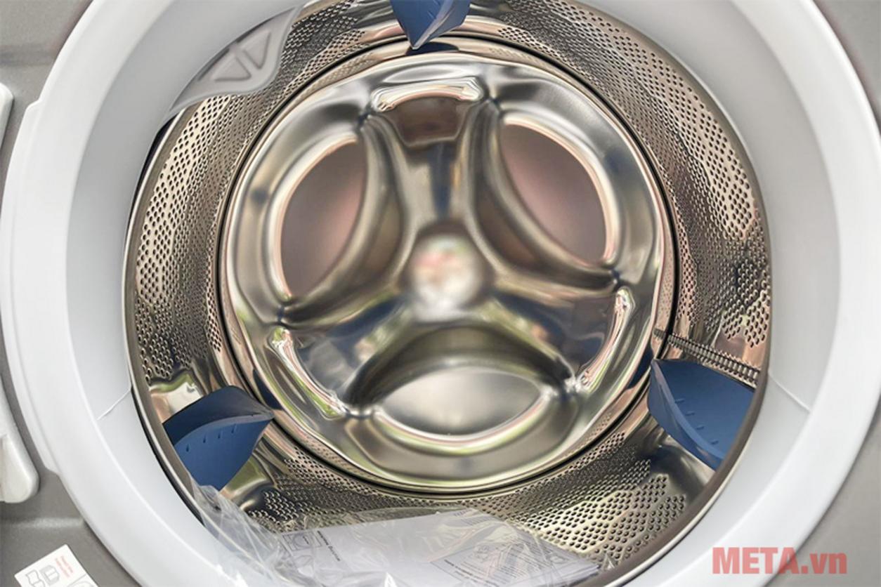 FullWash 45 và dung lượng 10kg giúp xử lý gọn đồ giặt hằng ngày cho gia đình đông người.