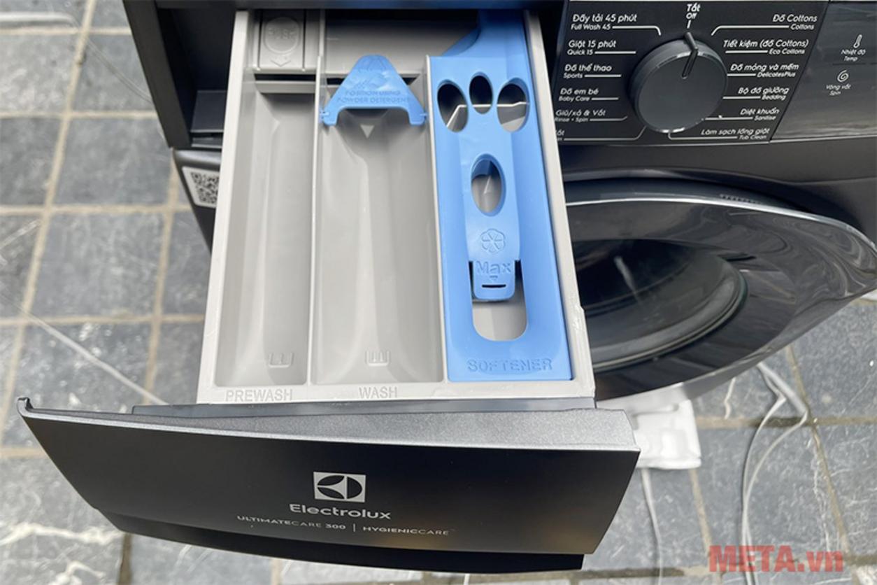 Máy giặt Electrolux UltimateCare 300 EWF1024D3SC phù hợp gia đình đông người cần giặt sạch và tiết kiệm điện.