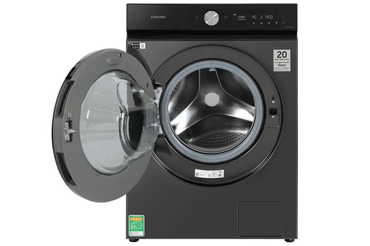 Thiết kế Bespoke và dung tích 14kg đáp ứng nhu cầu giặt lớn của gia đình đông người.