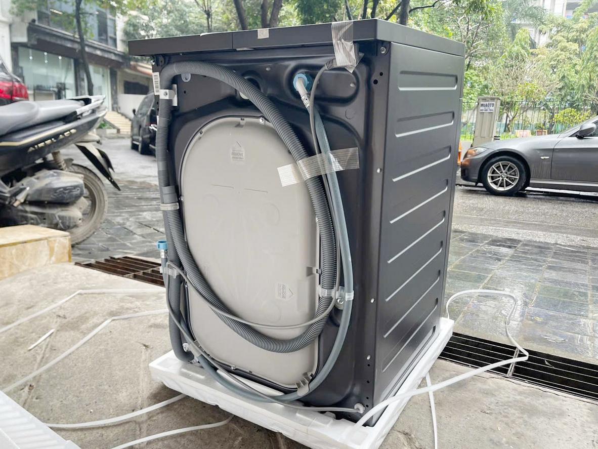 Loạt công nghệ của EWW1143R7SC tập trung vào sạch sâu, diệt khuẩn và chăm vải.