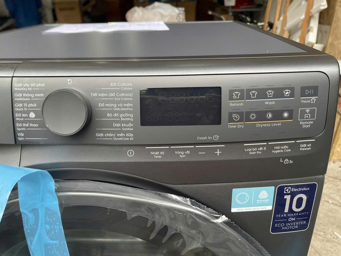 Electrolux EWW1143R7SC mang đến giải pháp giặt sấy 2 trong 1 gọn gàng cho gia đình hiện đại.