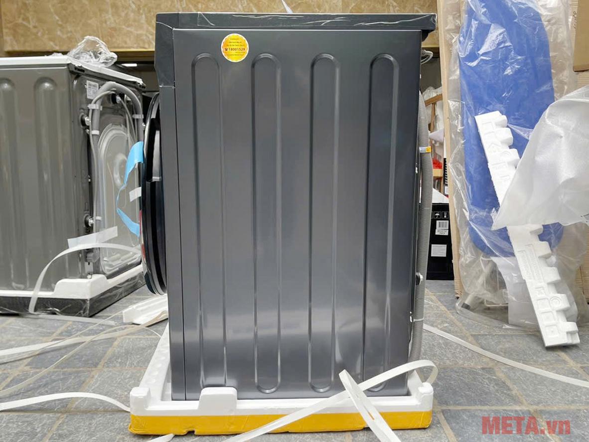 Bảng điều khiển LED và thiết kế cửa trước hiện đại của Toshiba.
