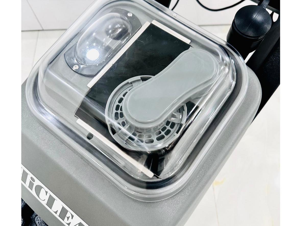 Máy giặt thảm liên hợp HiClean HC5A 3 trong 1 cho hiệu suất làm sạch và hút khô nhanh.