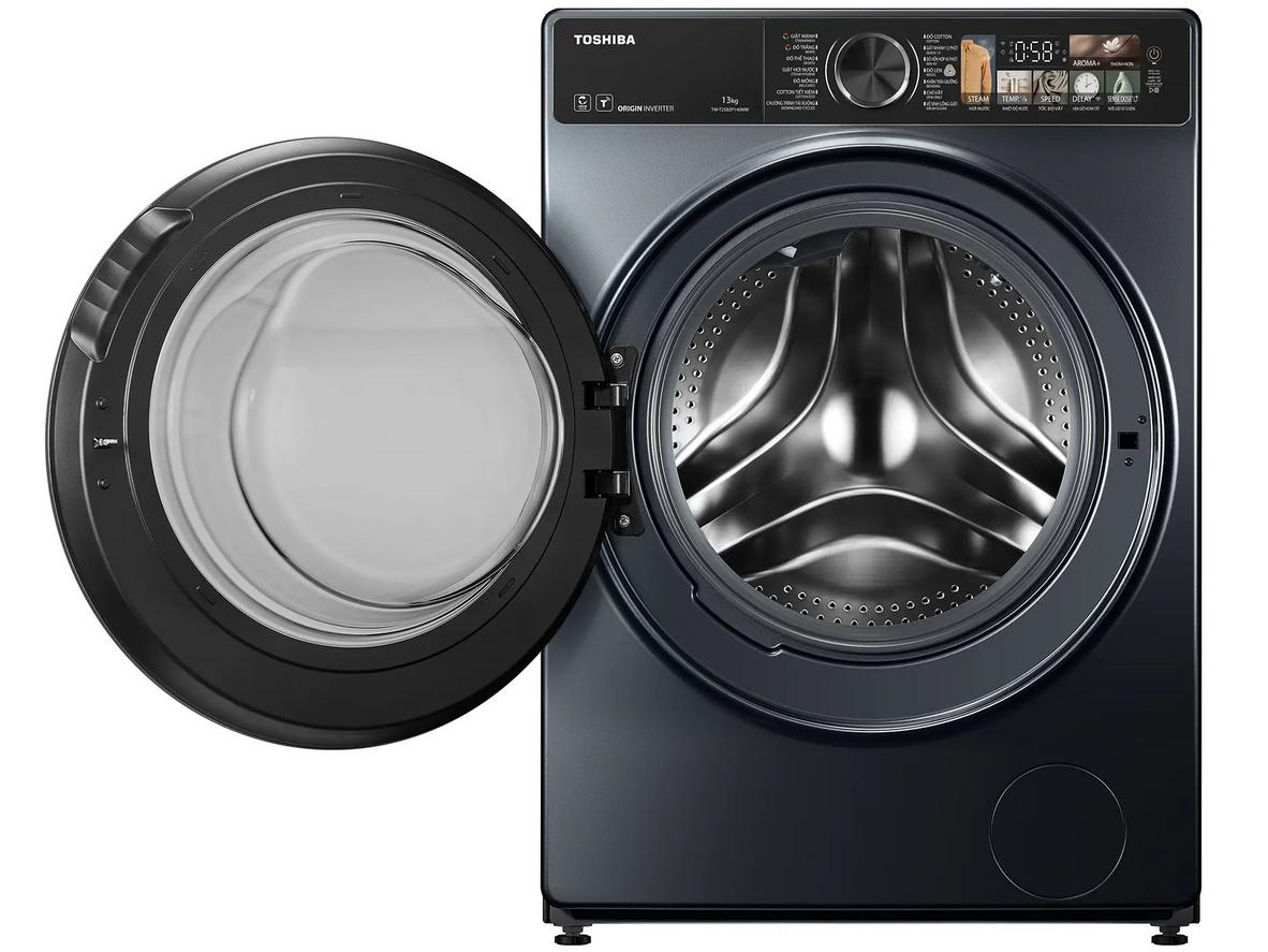 Lồng giặt rộng giúp xử lý mẻ giặt lớn và đồ cồng kềnh thuận tiện hơn.