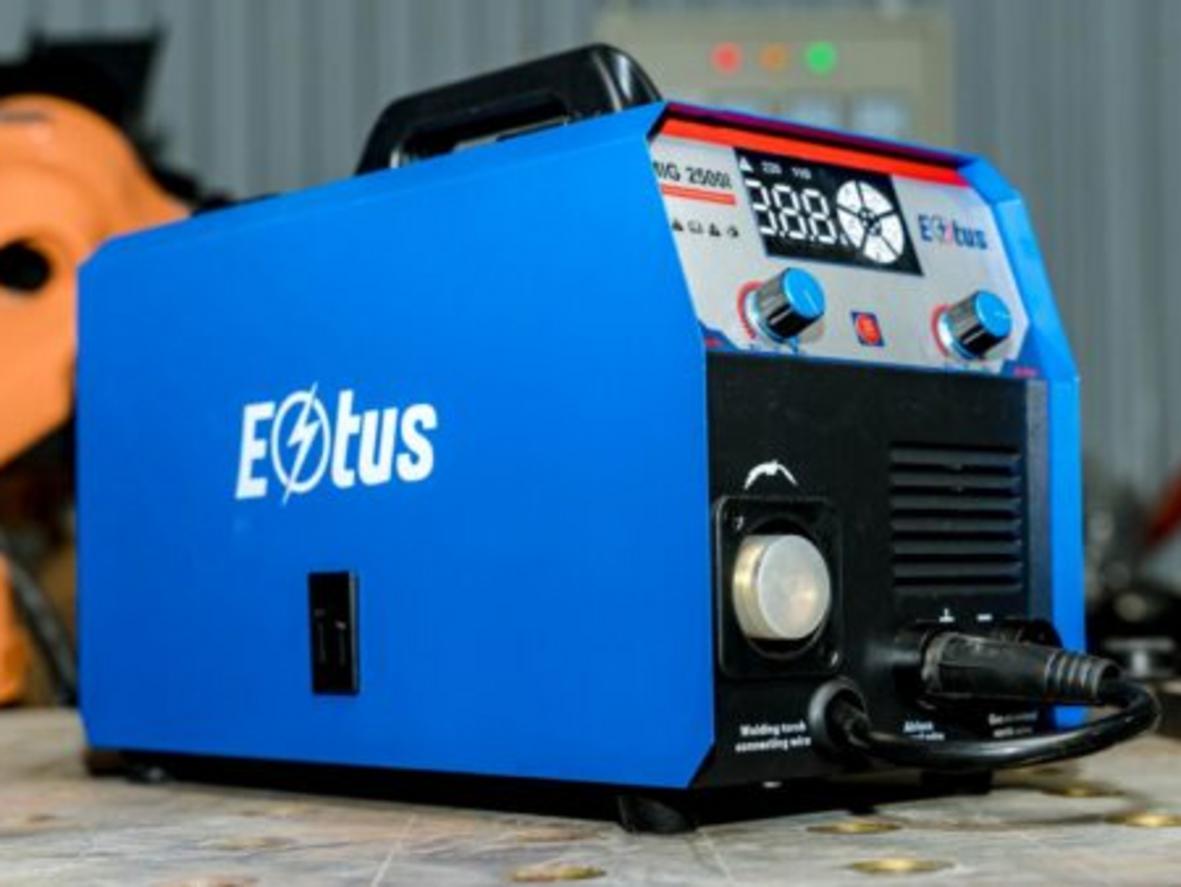 Dải dòng 50A–250A giúp máy linh hoạt nhiều công việc.