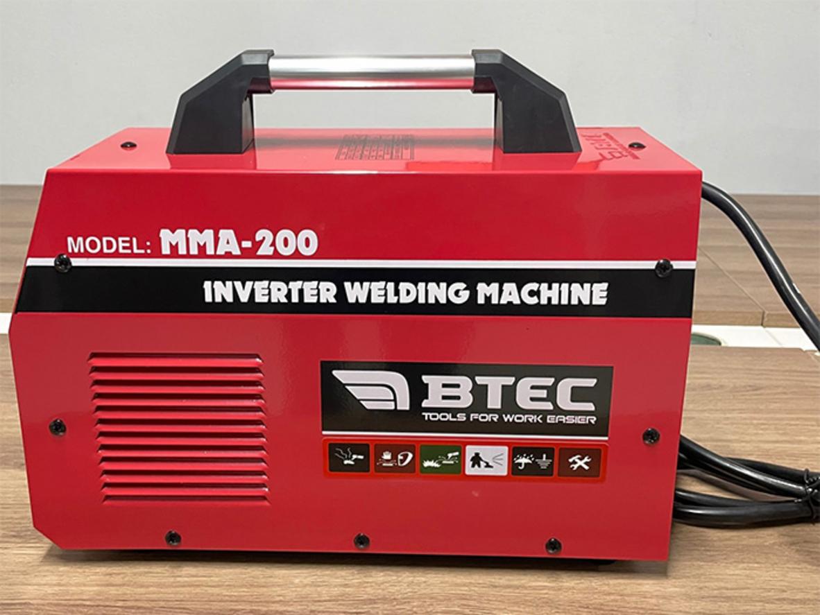 Cấu trúc xác lớn với linh kiện công suất giúp máy vận hành bền hơn.