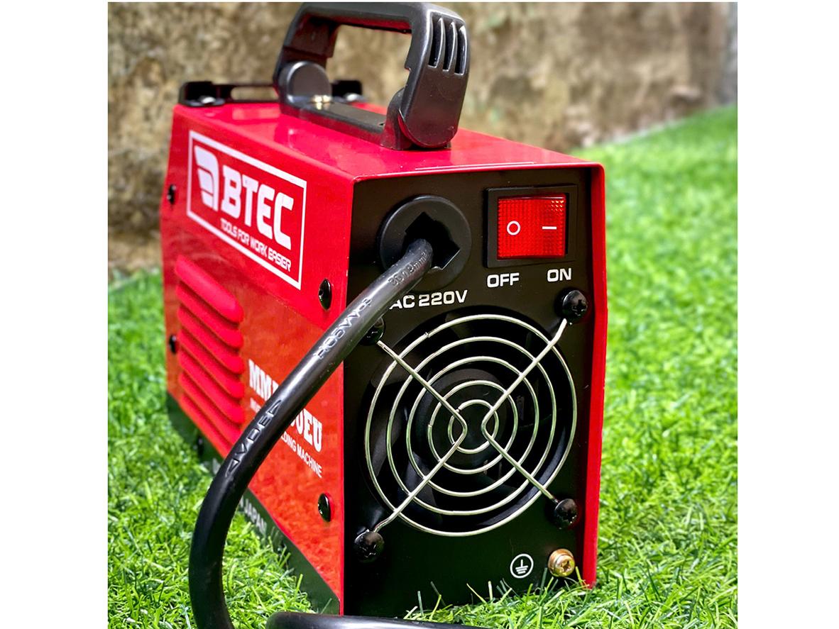 Btec MMA-200EU cho hồ quang ổn định, dễ dùng trong hàn sửa dân dụng và cơ khí nhẹ.