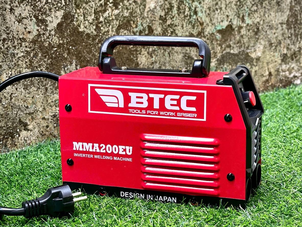 Máy hàn Btec MMA-200EU nhỏ gọn, dễ di chuyển và phù hợp nhu cầu hàn dân dụng.