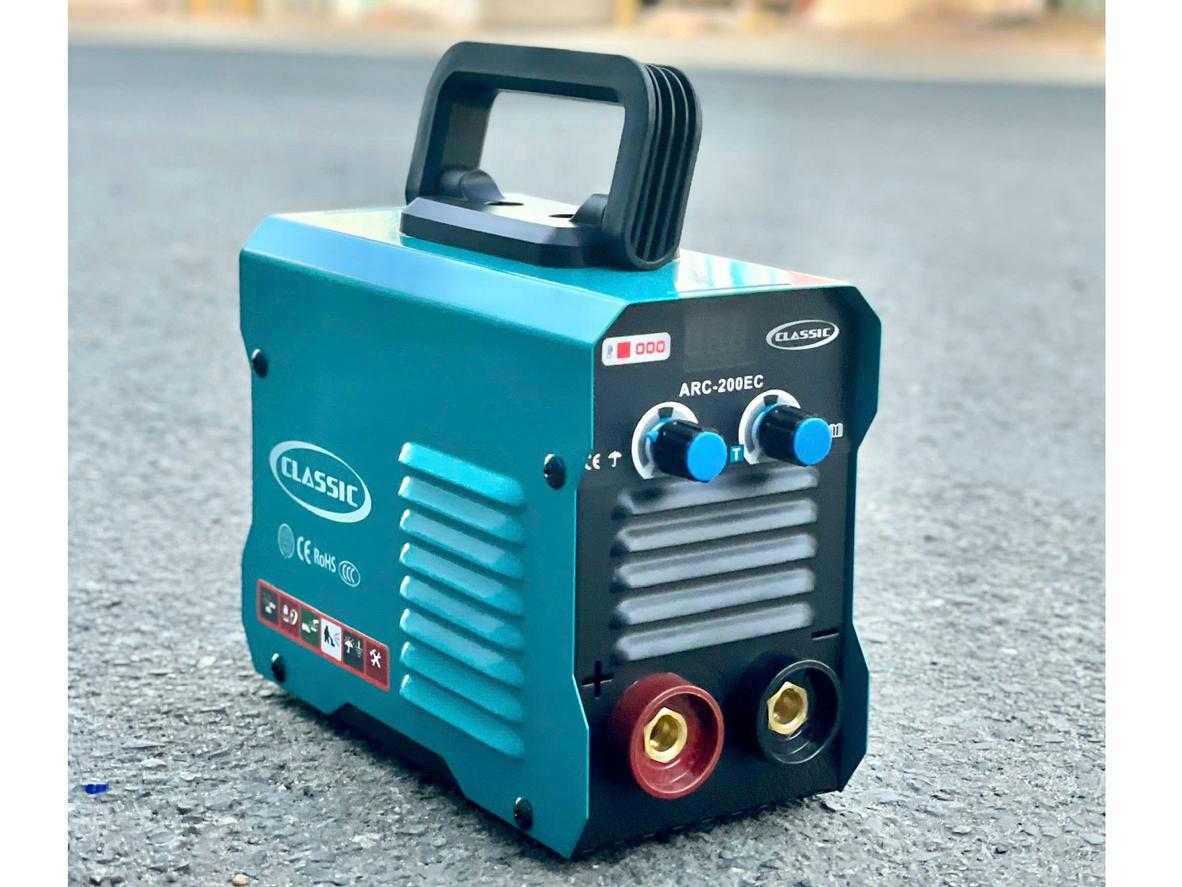 Classic ARC-200ER cho hồ quang ổn định, phù hợp hàn dân dụng và cơ khí nhẹ.