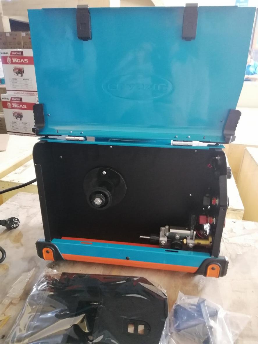Classic MIG/ARC-200A hỗ trợ MIG và ARC, phù hợp nhiều nhu cầu hàn thực tế.