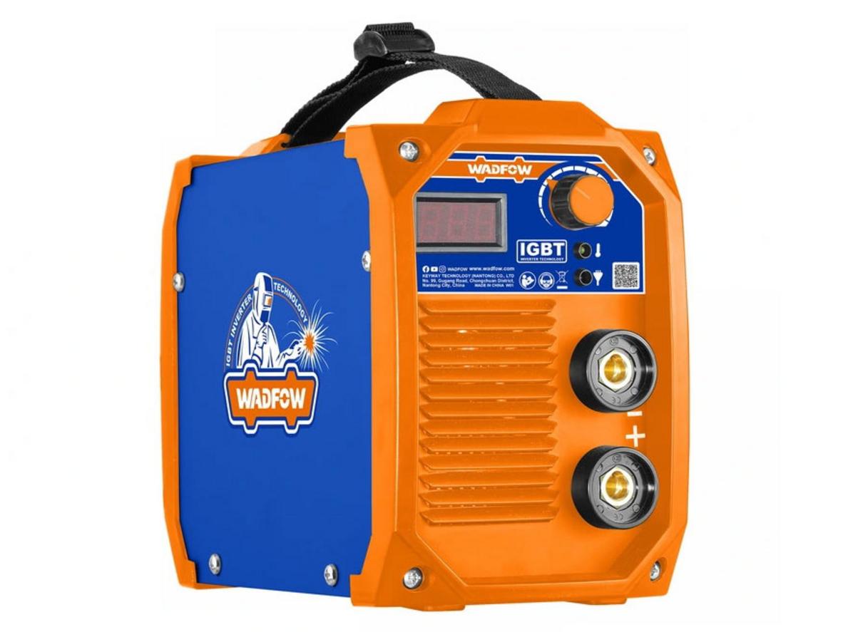 Máy hàn điện tử MMA 130A Wadfow WWD11301 với màn hình LED, thiết kế nhỏ gọn dễ mang theo.