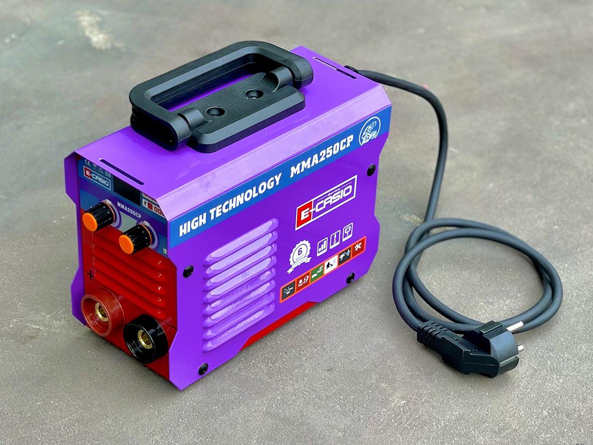 Thiết kế mini gọn nhẹ, thuận tiện cho thợ hàn lưu động.