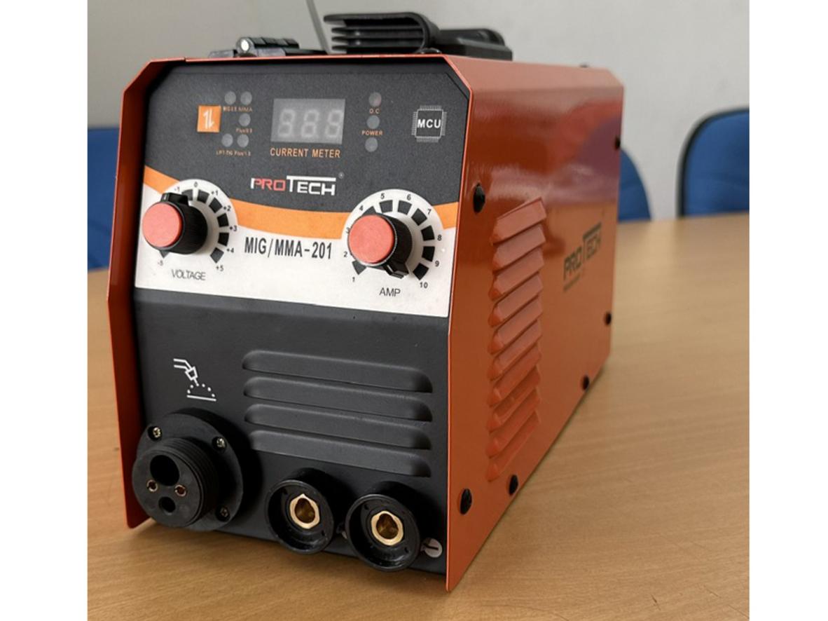 Chạy điện 220V dân dụng, dải dòng hàn rộng cho nhiều công việc.