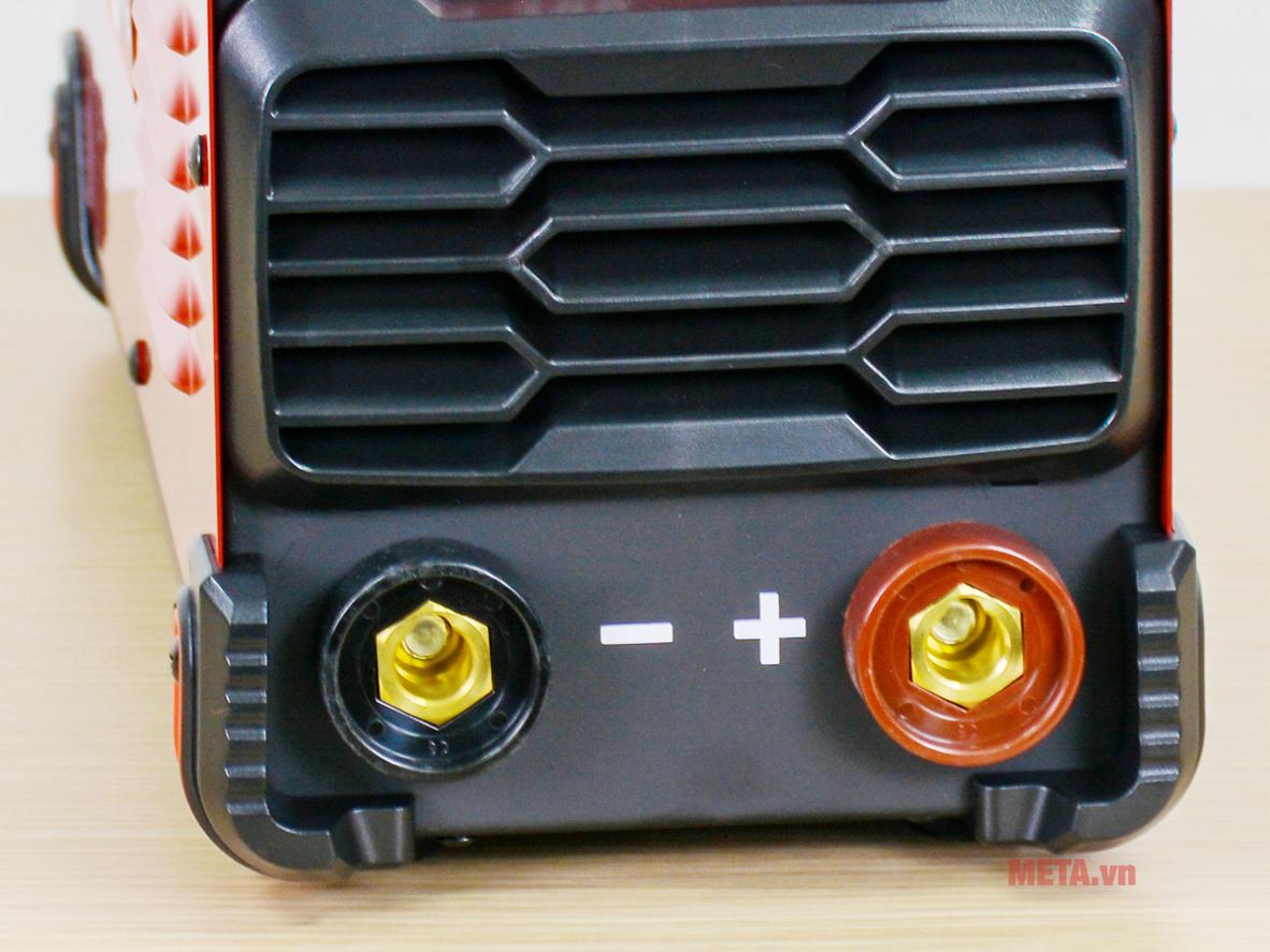 Dải dòng 30A - 315A giúp máy xử lý tốt nhu cầu hàn nặng.