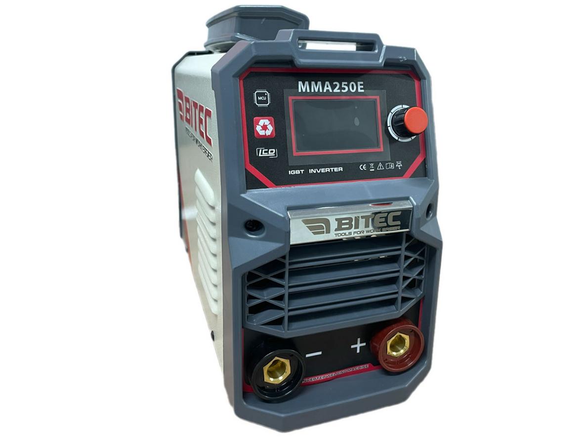 Máy hàn que Btec MMA250E nổi bật với IGBT, dòng hàn 20A–210A và bộ phụ kiện đầy đủ.