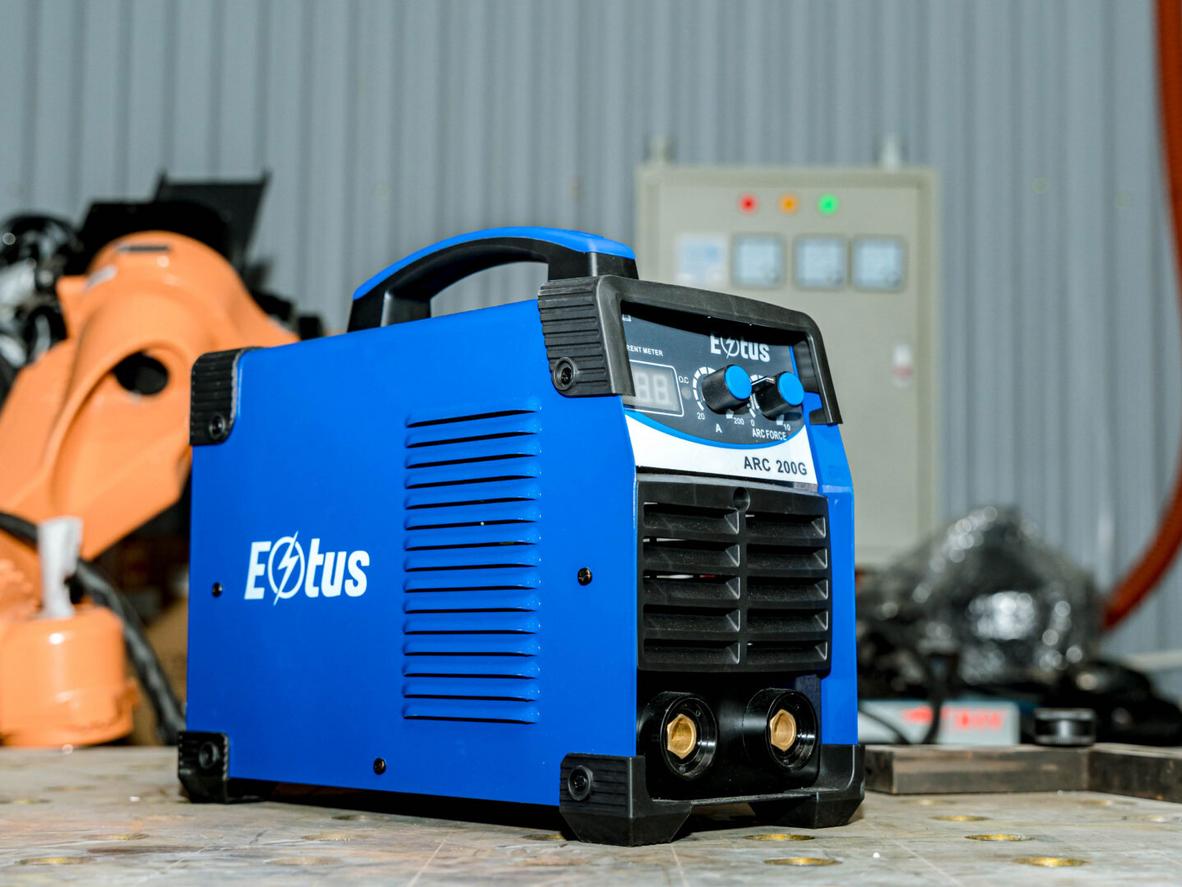 Cấu trúc gọn, cổng kết nối rõ ràng và giao diện dễ chỉnh giúp thao tác nhanh hơn.