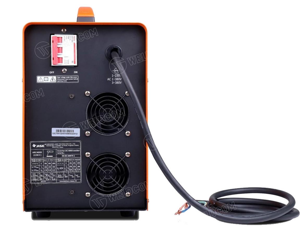 LCD kỹ thuật số và Synergic giúp thao tác nhanh, dễ kiểm soát mối hàn.