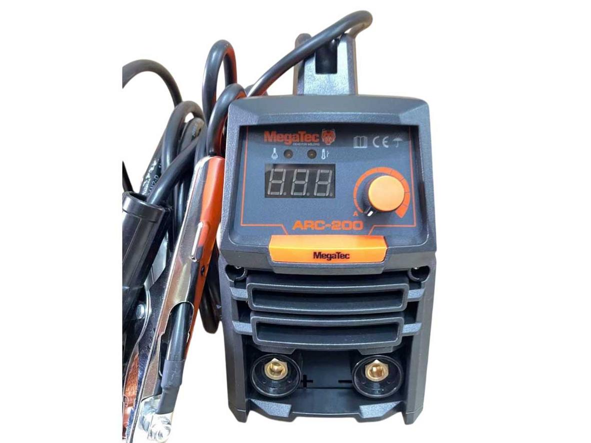 Máy hàn que Megatec ARC-200 nhỏ gọn, dễ mang đi và phù hợp nhu cầu hàn dân dụng.