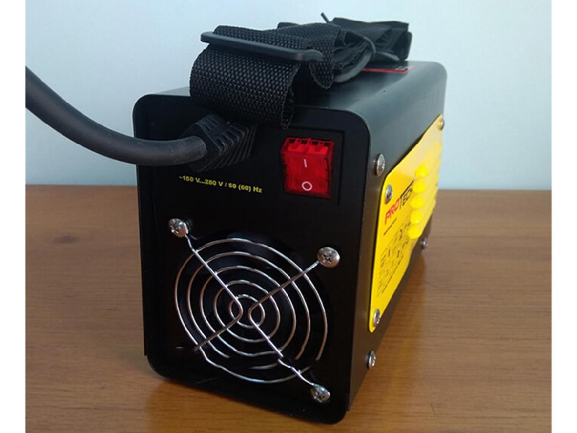 Máy hàn que mini Protech MK200 có cấu hình phù hợp hàn dân dụng và điện yếu.