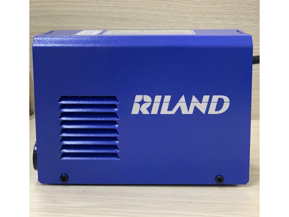 Dải dòng hàn 40A - 140A giúp máy phù hợp nhiều công việc cơ khí nhẹ.