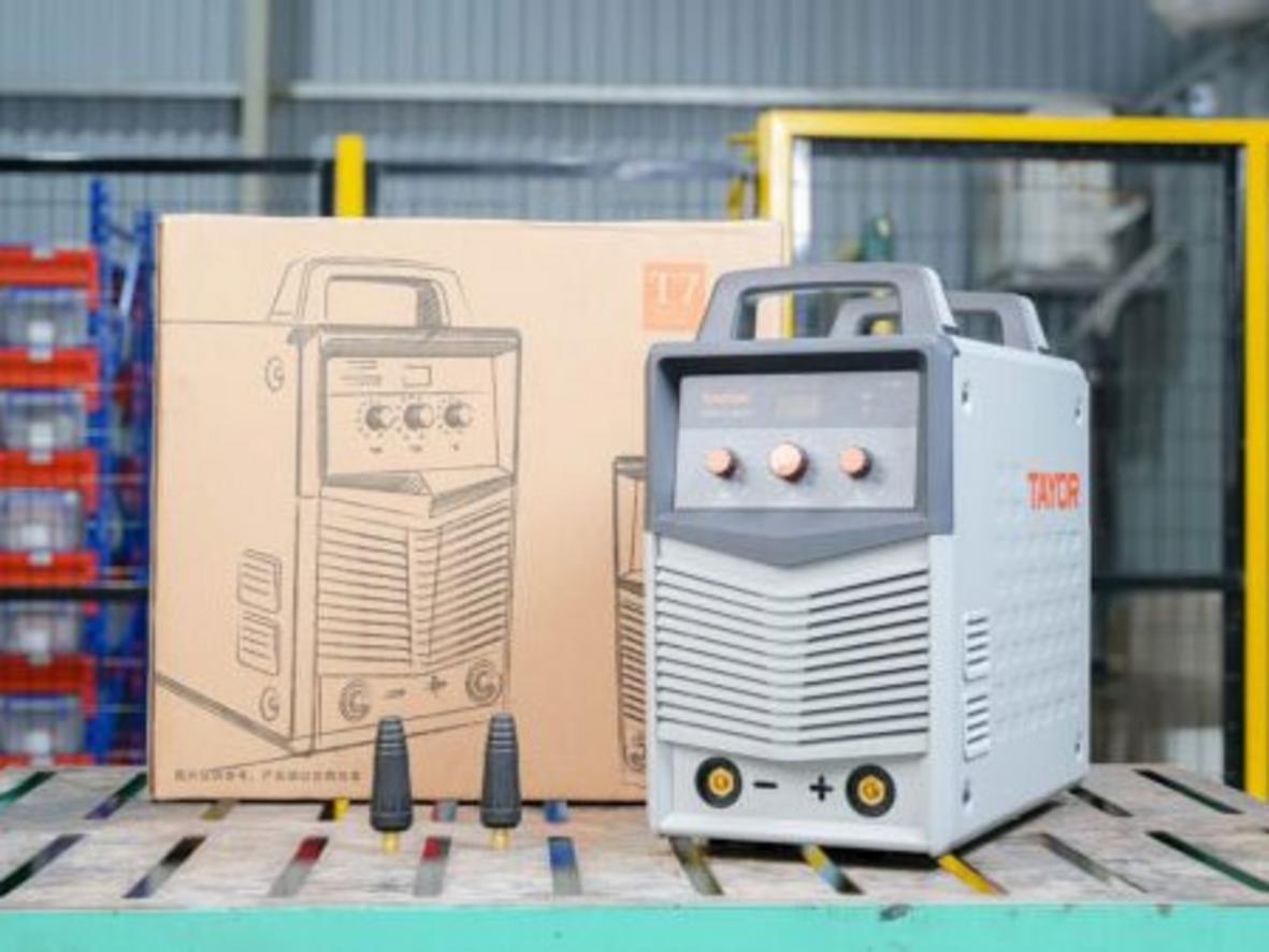 Nguồn 3 pha 380V giúp máy chạy ổn định trong môi trường công nghiệp.