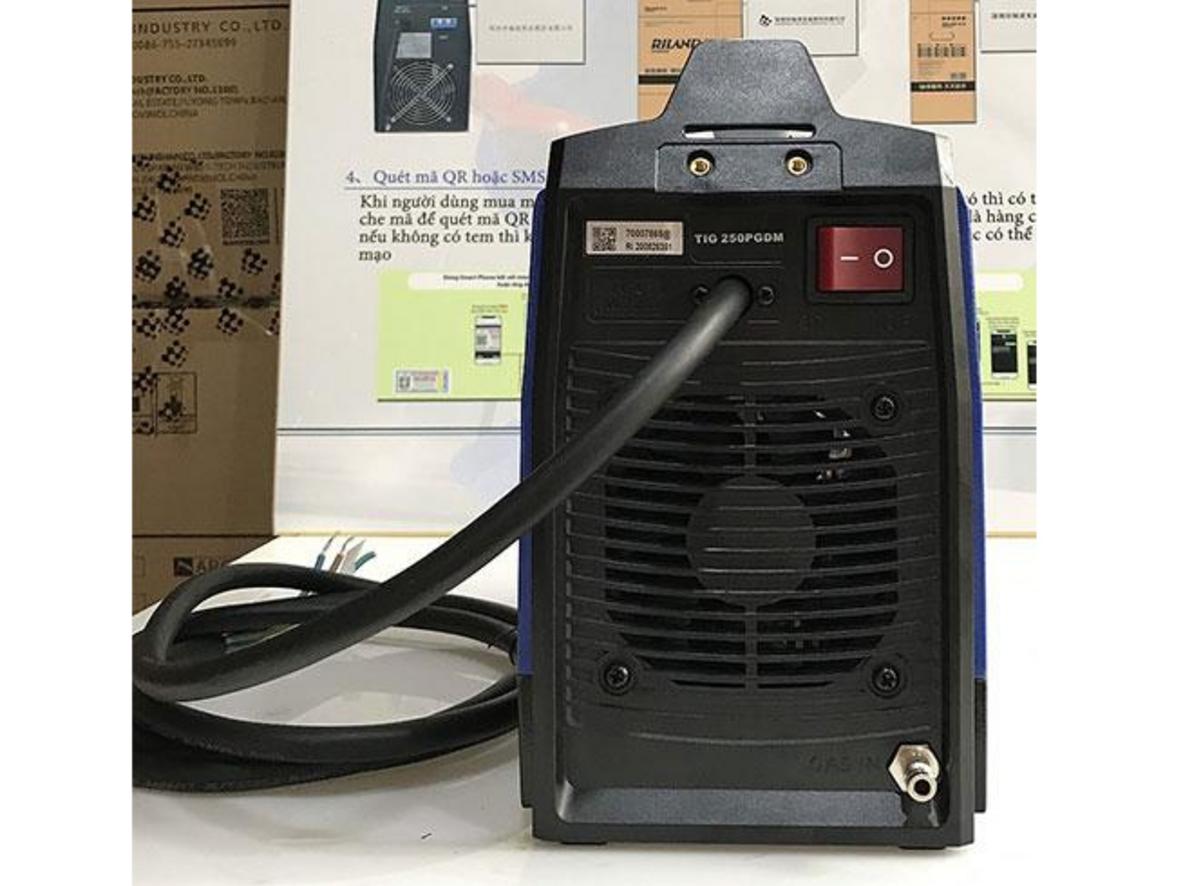 Dải dòng 15A–200A giúp máy linh hoạt cho nhiều độ dày vật hàn.