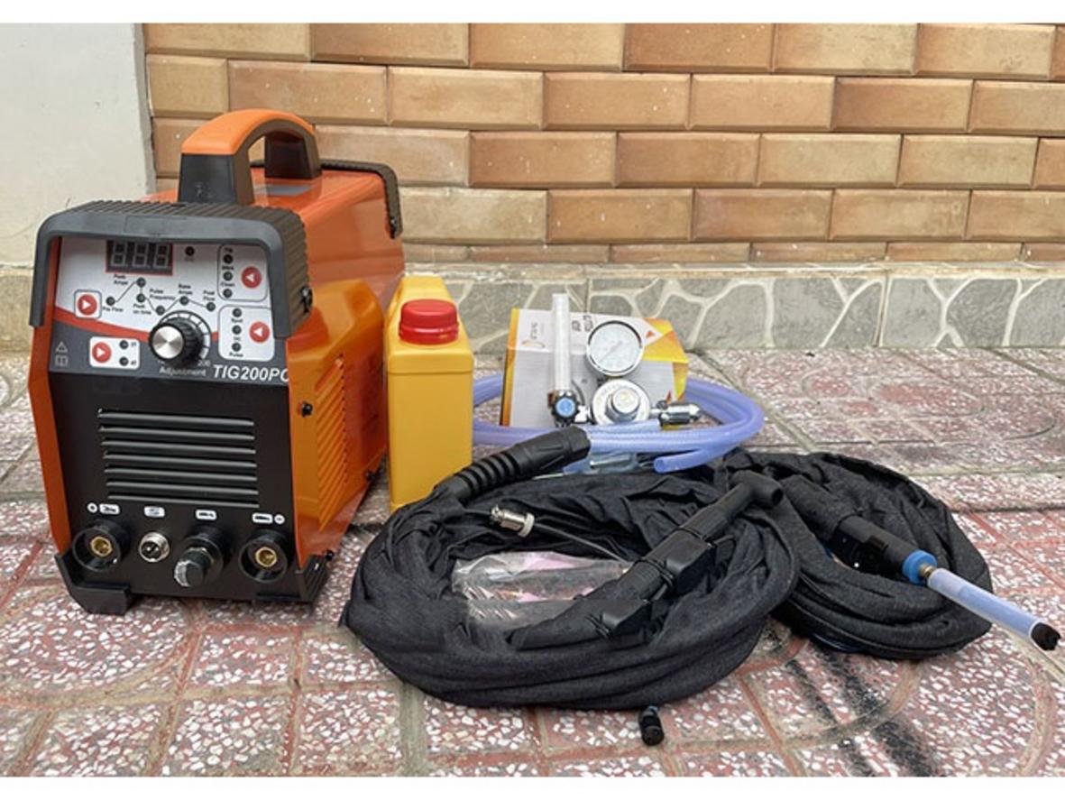 Protech Tig 200PC cho mối hàn gọn, ổn định và thao tác linh hoạt trong xưởng cơ khí.