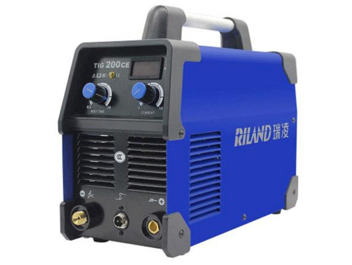Máy hàn Tig Riland TIG 200CE gọn nhẹ, phù hợp xưởng cơ khí nhỏ và hàn inox mỏng.