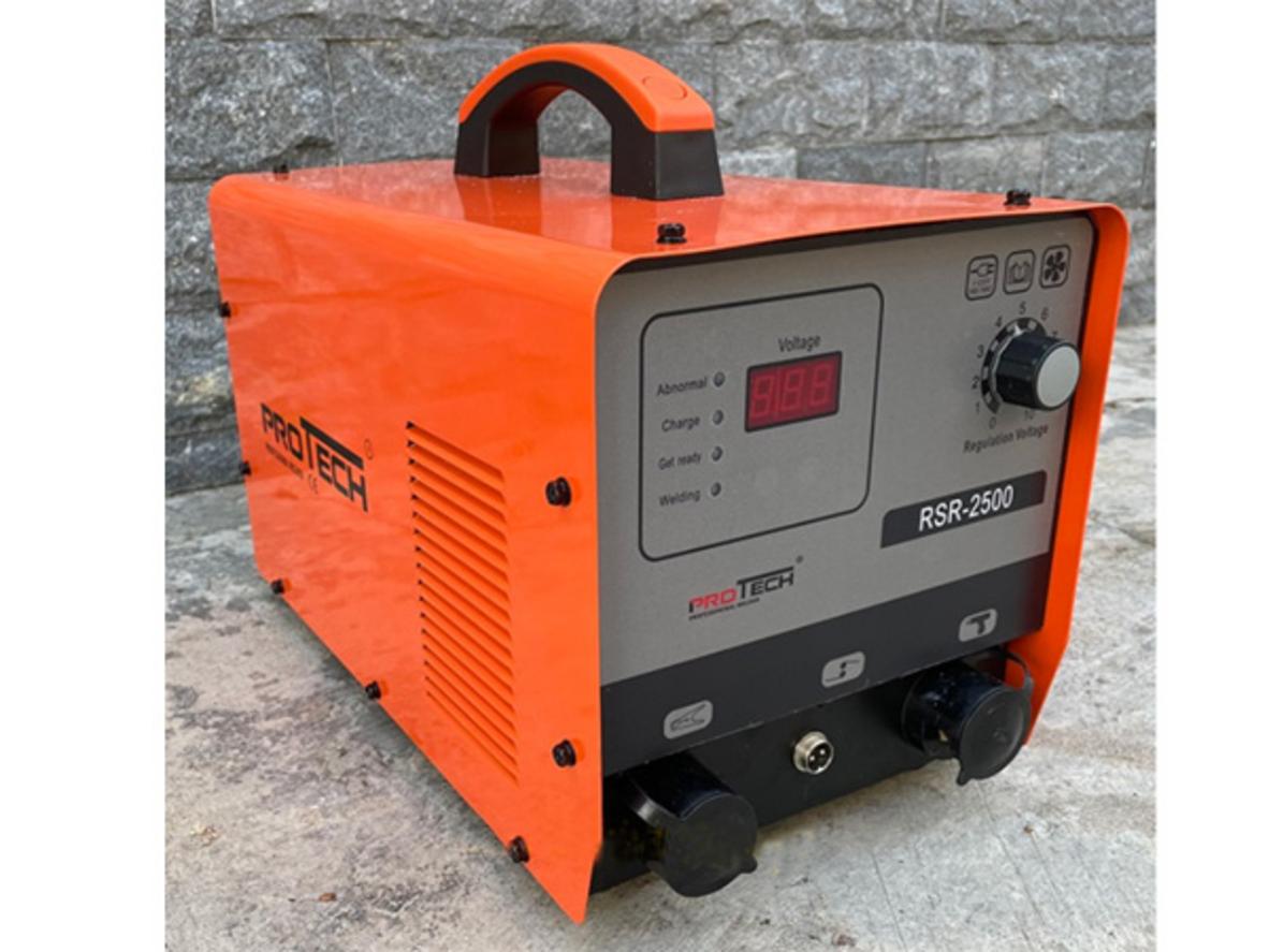 Nguồn 1 pha 220V giúp Protech RSR2500 dễ lắp đặt và vận hành trong nhiều xưởng.