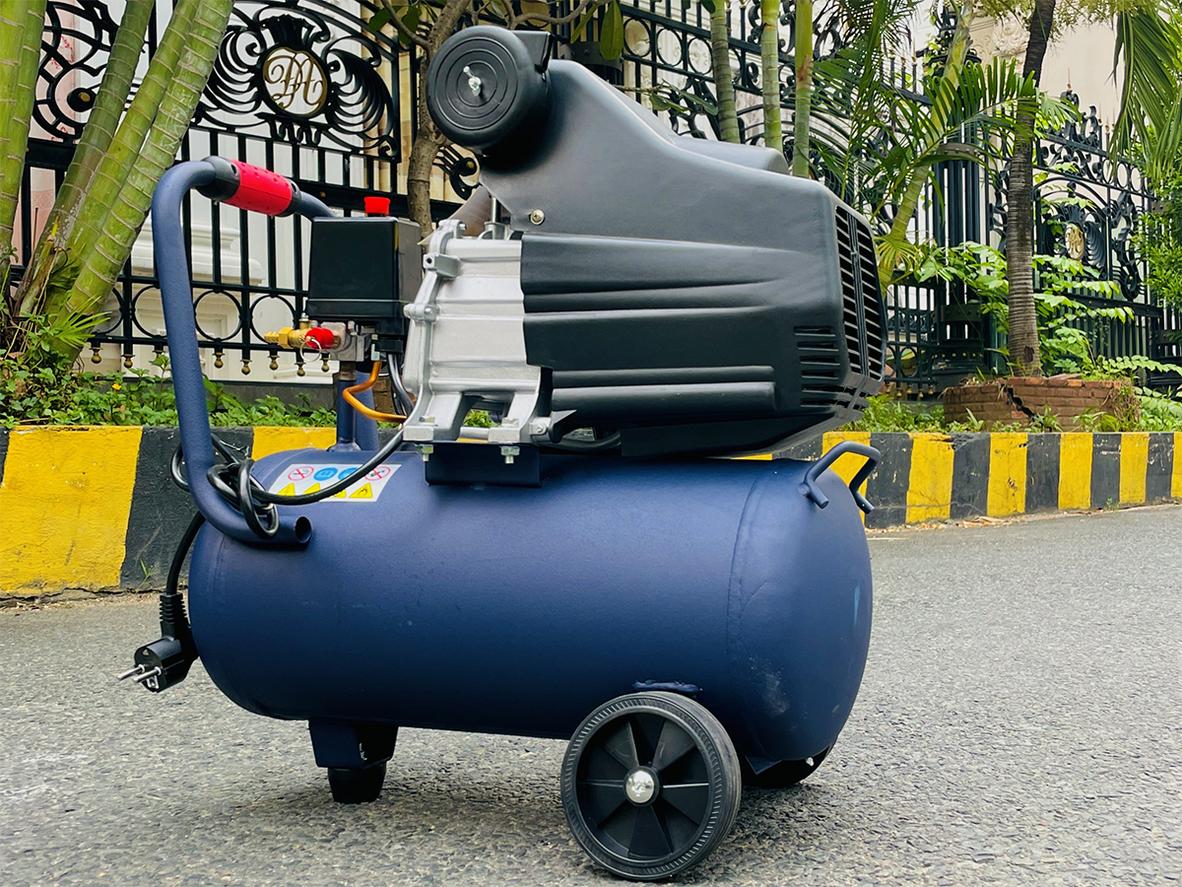 2 bánh xe hỗ trợ di chuyển thuận tiện.