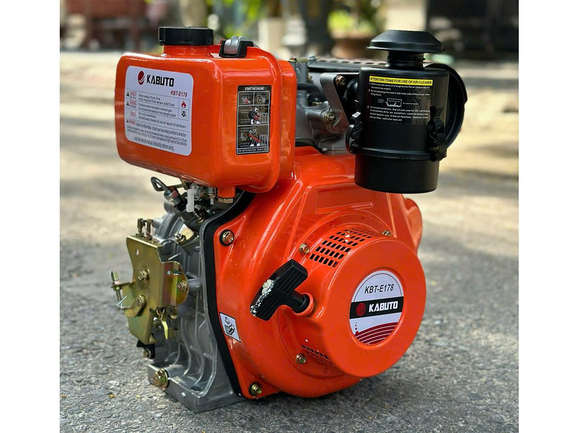 Cấu hình 7HP, 296cc và 3.600 vòng/phút tạo nền tảng cho lực kéo ổn định.