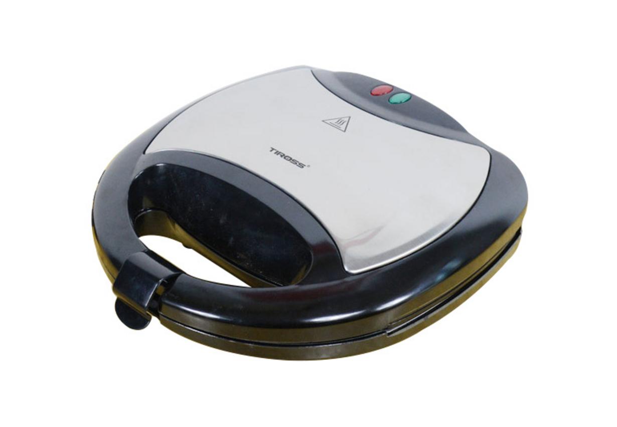 Tiross TS-513 sở hữu 3 khuôn thay thế giúp làm bánh nhanh và linh hoạt.