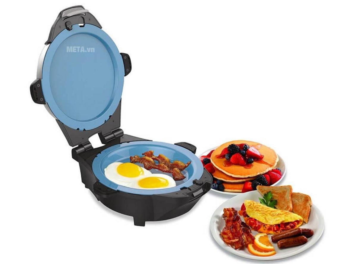 Cơ chế xoay 180 độ giúp bột dàn đều và bánh chín đồng màu hơn.
