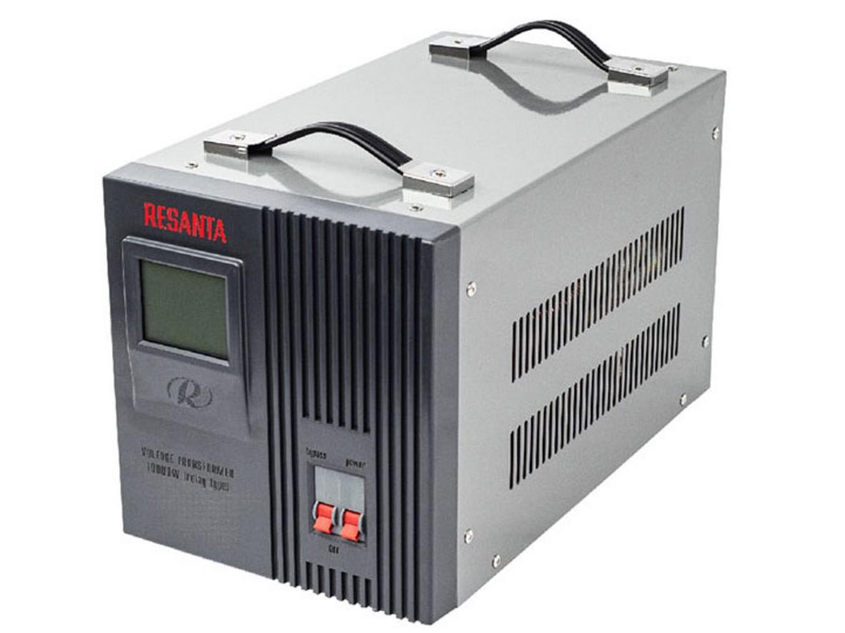 Máy ổn áp Resanta 63/6/48 nhỏ gọn, phù hợp cho không gian gia đình và văn phòng nhỏ.