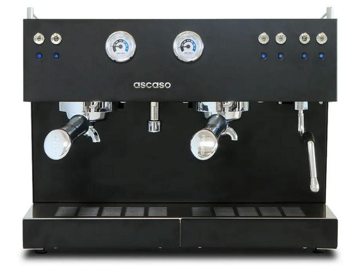 Ascaso Trio TR-12 nổi bật với thiết kế 2 group, phù hợp quán cần tốc độ phục vụ cao.