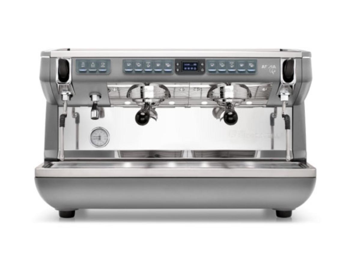 Volumetric, Shot Timer và SIS giúp máy vận hành ổn định hơn trong giờ cao điểm.