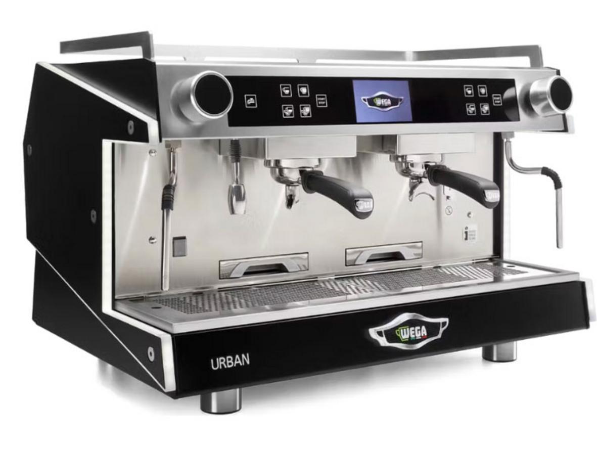 Wega Urban 2 Group nổi bật ở công nghệ Multi-boiler và hình ảnh quầy bar chuyên nghiệp.