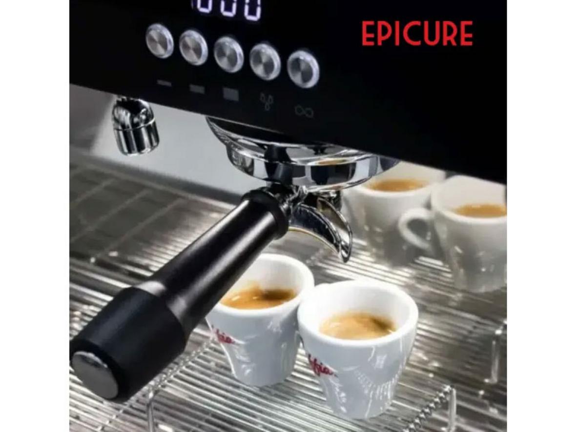 Cấu hình 2 group, PID và bình hơi lớn tạo nên hiệu suất pha chế ổn định cho quán đông khách.