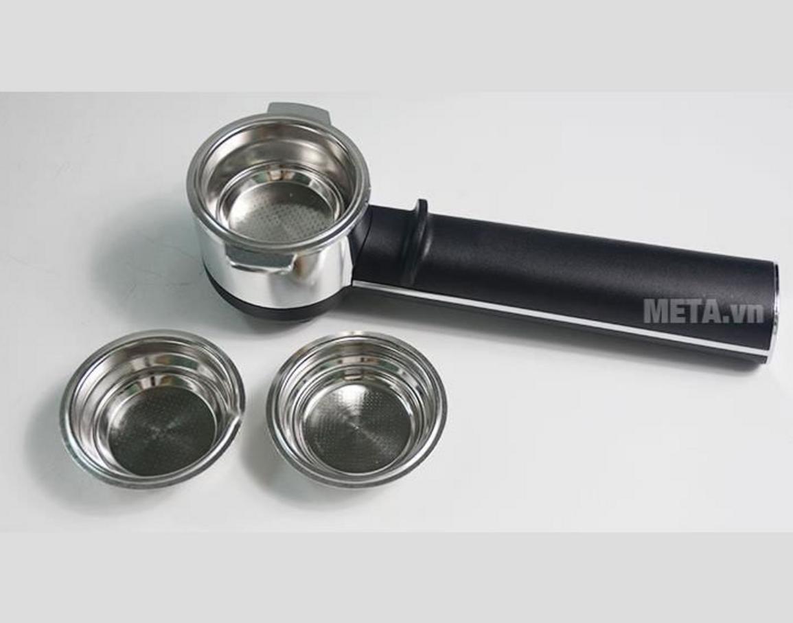 Áp suất 15 bar và công suất 1.100W giúp ECI 341.BK chiết xuất espresso ổn định cho gia đình nhỏ.