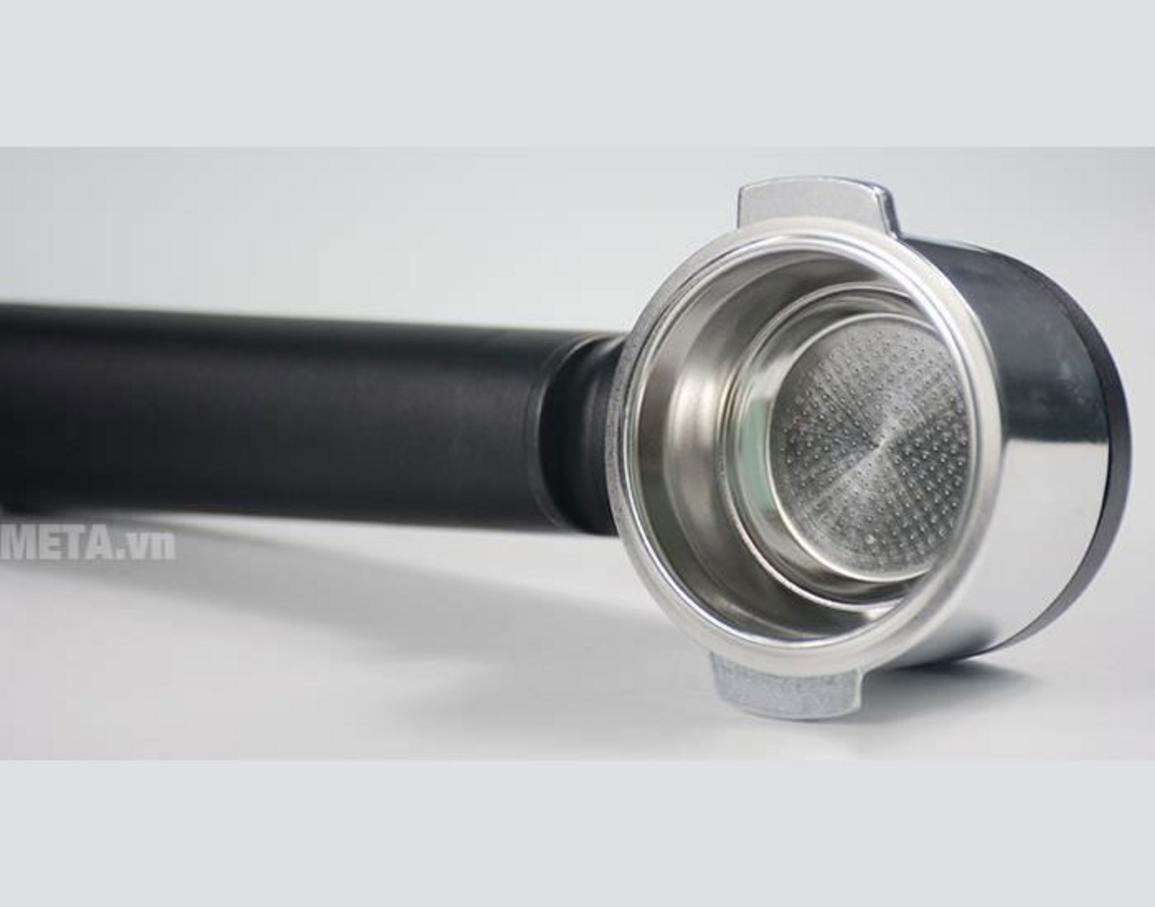 Áp suất 15 bar và công suất 1.100W giúp ECI 341.BK chiết xuất espresso ổn định cho gia đình nhỏ.