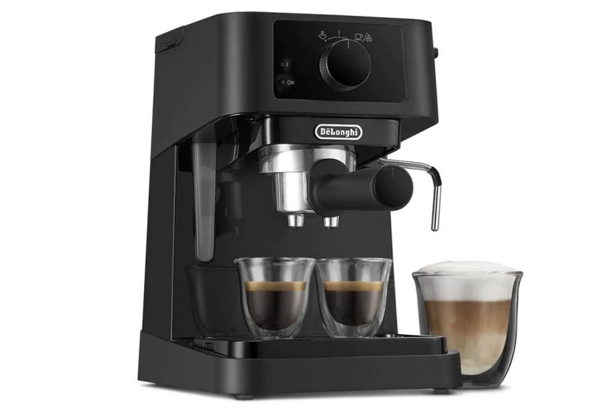 Delonghi EC230.BK gọn đẹp, dễ dùng cho espresso và cappuccino tại nhà.