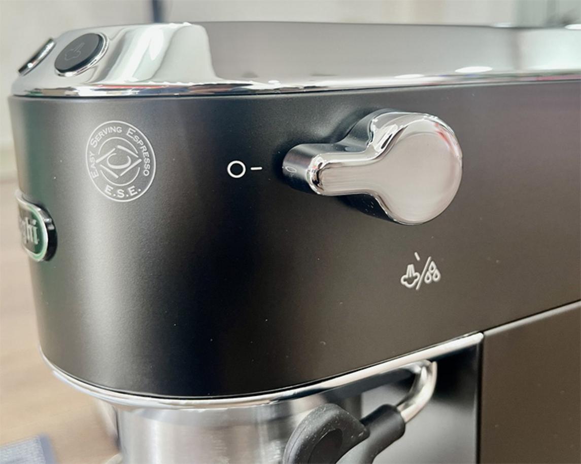 Delonghi EC685.BK gọn đẹp, phù hợp bếp gia đình và văn phòng nhỏ.