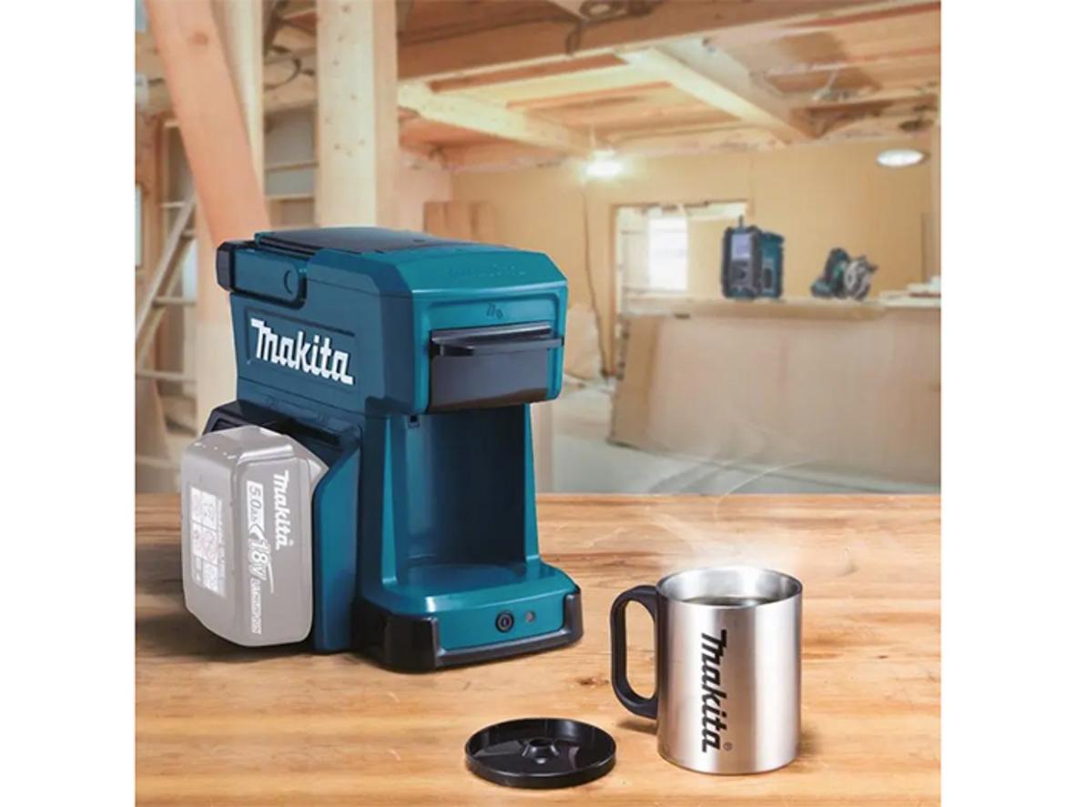 Thiết kế di động giúp Makita DCM501Z phù hợp công trình, xe bán tải và dã ngoại.