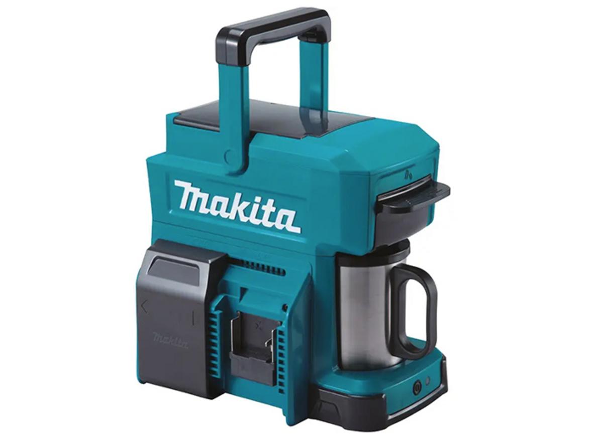 Makita DCM501Z nhỏ gọn, di động, phù hợp pha cà phê mọi nơi.