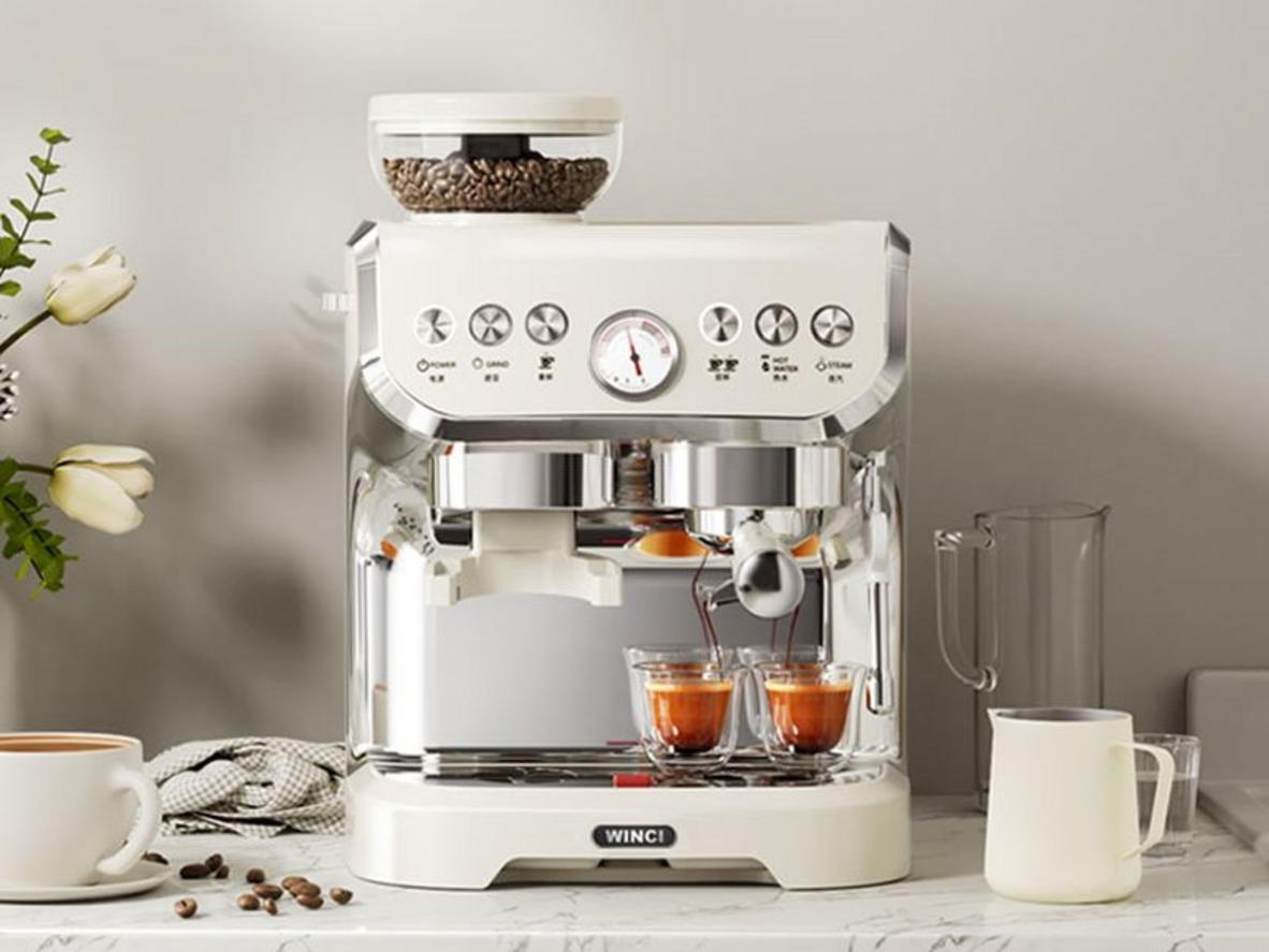 Winci EM5212 tích hợp xay hạt, pha espresso và đánh sữa trên một máy.