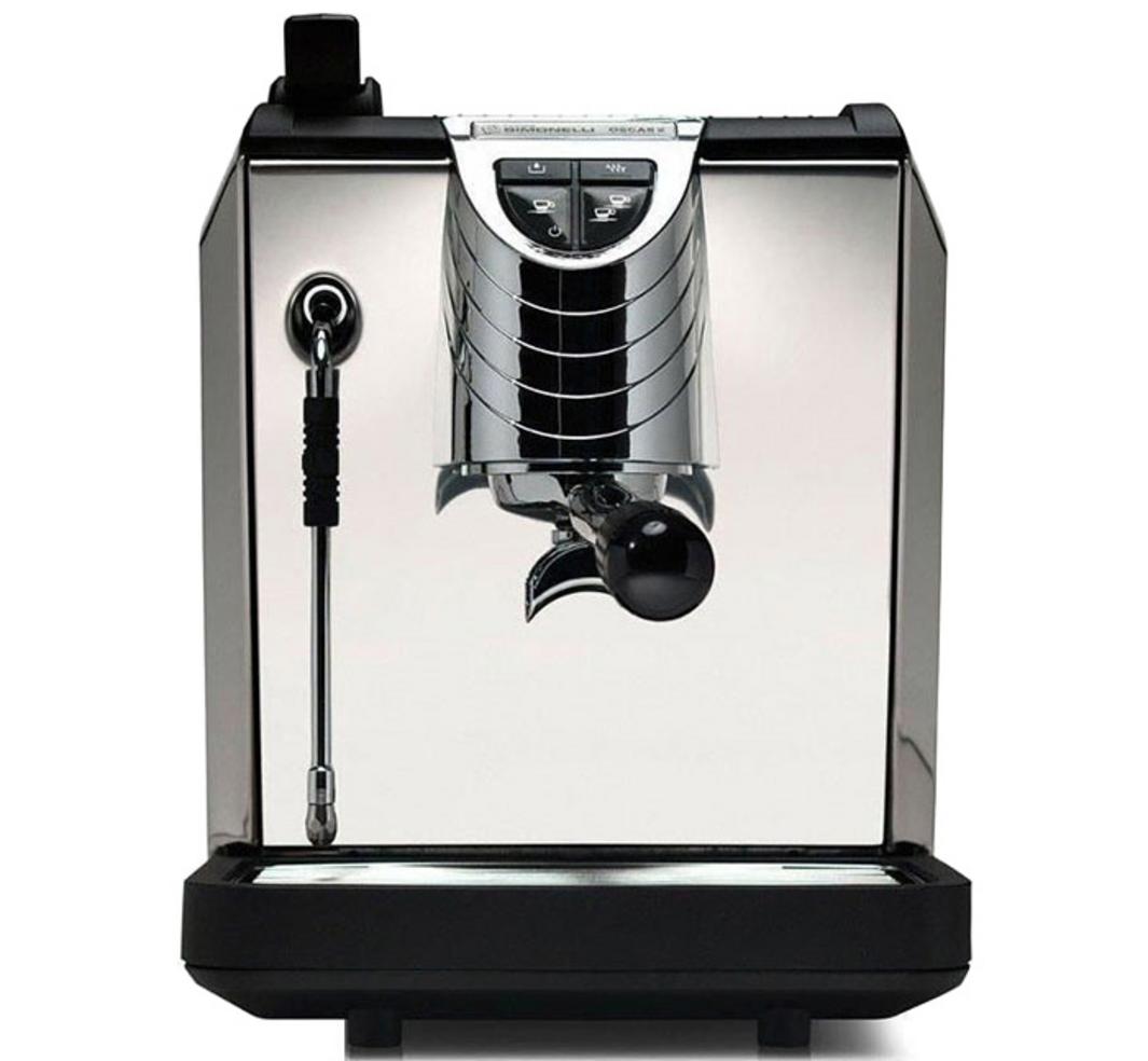 Máy pha cà phê Nuova Simonelli Oscar II gọn đẹp, phù hợp quầy bếp, văn phòng nhỏ và quán cà phê.