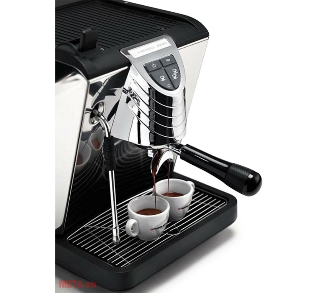Oscar II cho phép pha espresso và đánh sữa gần như đồng thời, tối ưu tốc độ phục vụ cho quán nhỏ.