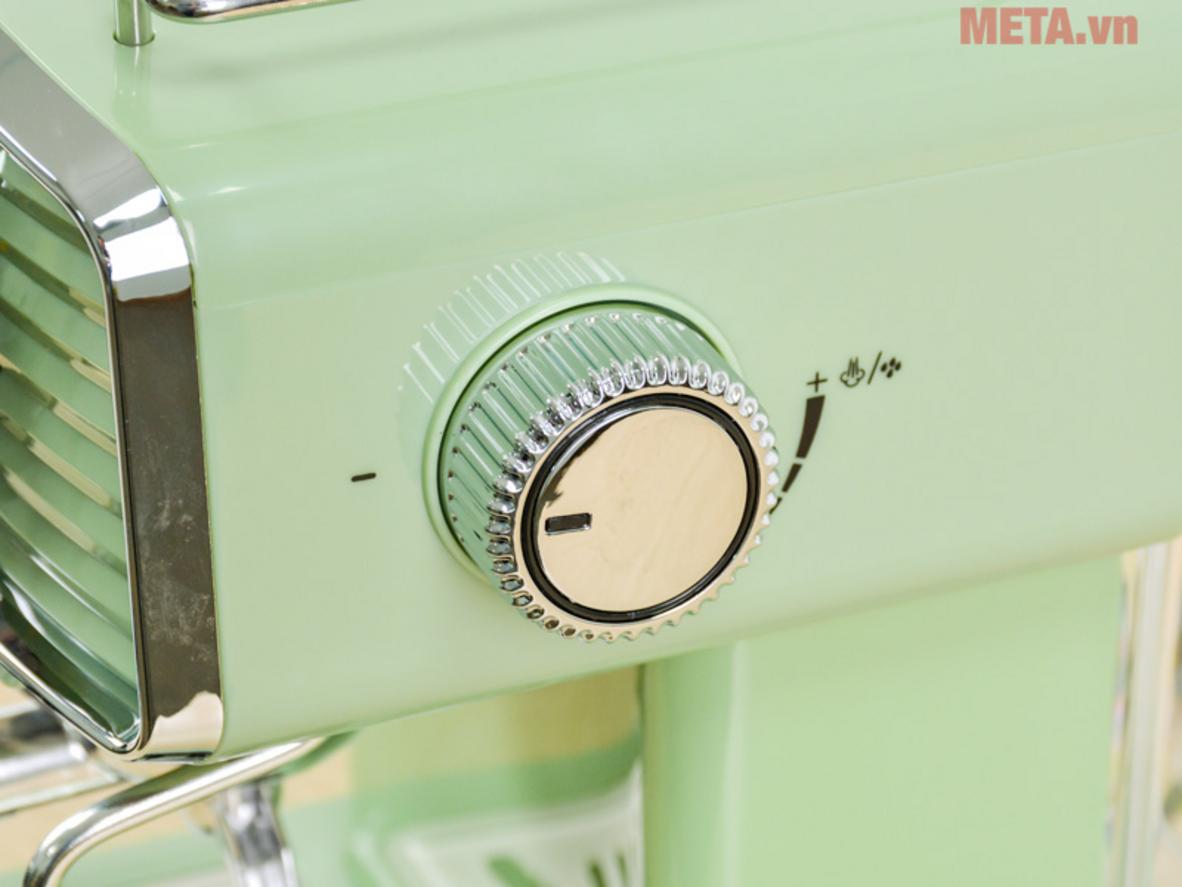 Máy pha cà phê Zamboo ZB-901PRO phong cách vintage, phù hợp góc pha chế tại nhà và văn phòng nhỏ.