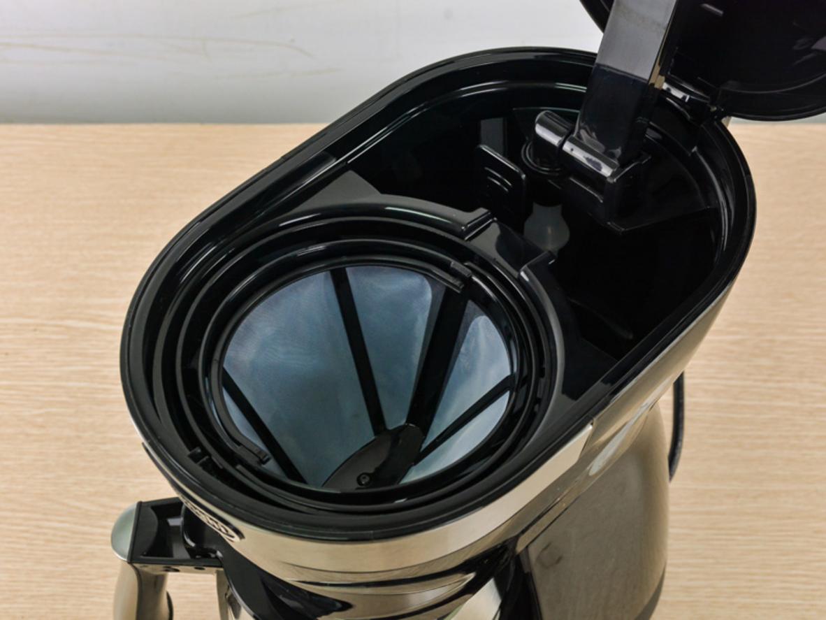 Dung tích 0.65 lít đáp ứng khoảng 5 tách, hợp nhu cầu dùng ít người.