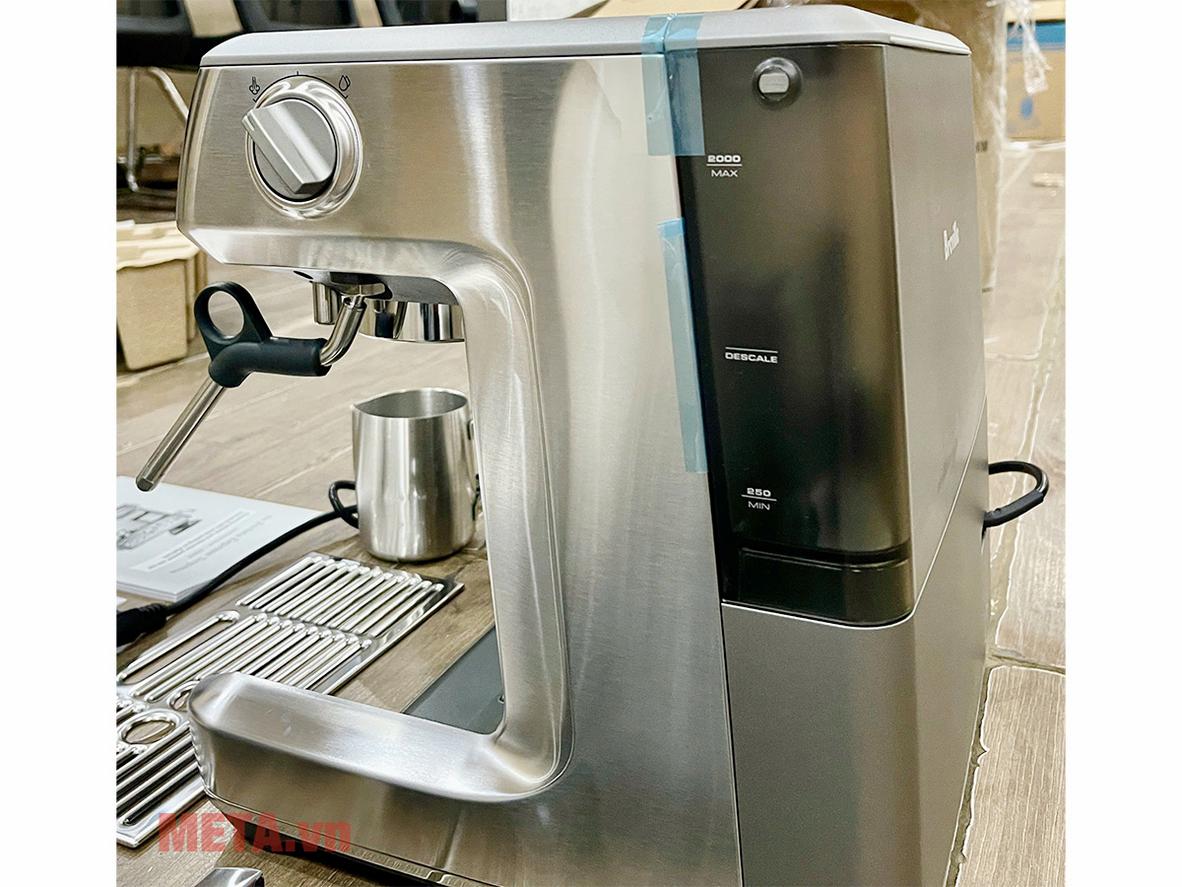 Máy xay tích hợp giúp rút gọn không gian và quy trình pha cà phê.